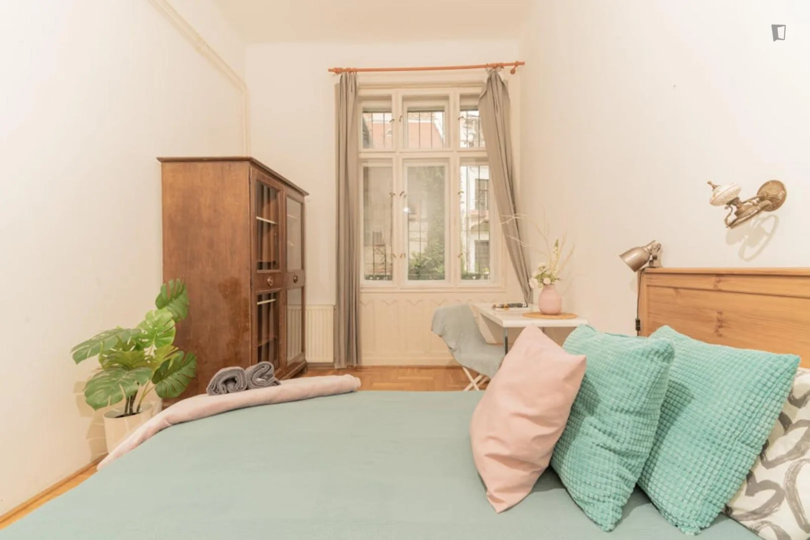 Chambre abordable pour les étudiants avec un bon éclairage dans 