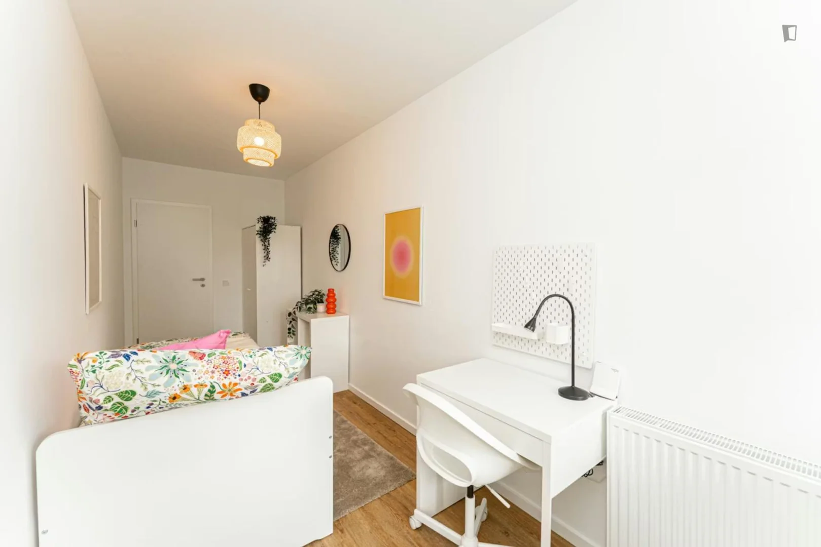 Quarto para alugar em apartamento de estudantes em , totalmente mobilado