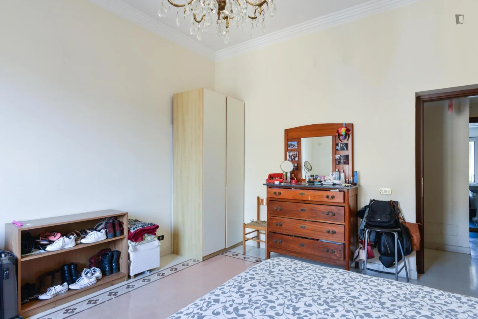 Chambre confortable pour étudiants disponible dans 