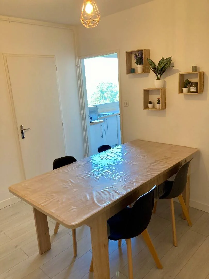 Quarto de estudante económico perto do campus em 
