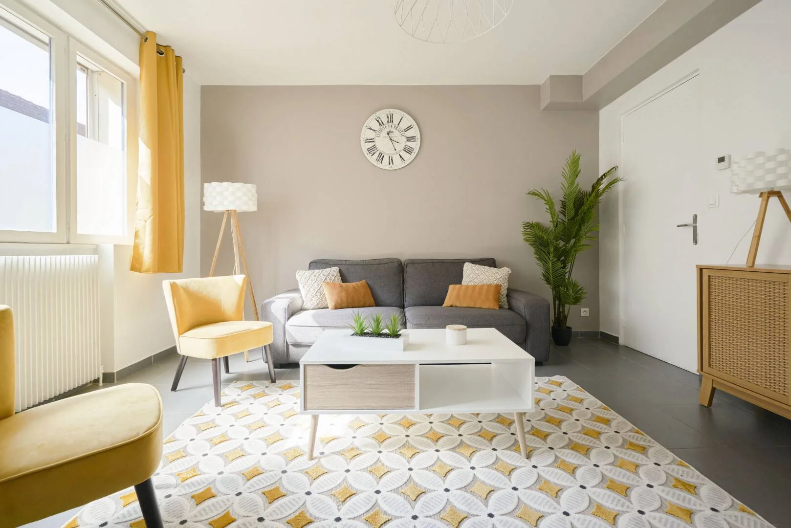 Affordable room for students with ample lighting in 