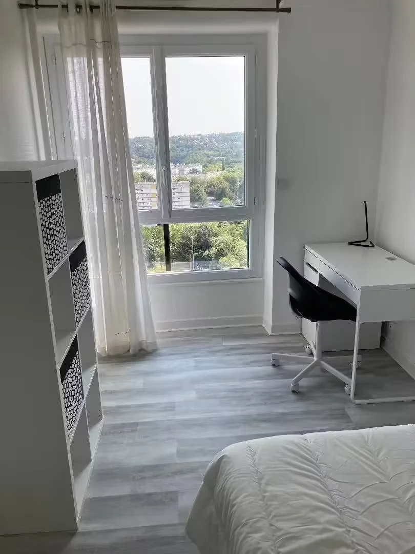 Chambre à louer dans un appartement d'étudiant à , entièrement meublée