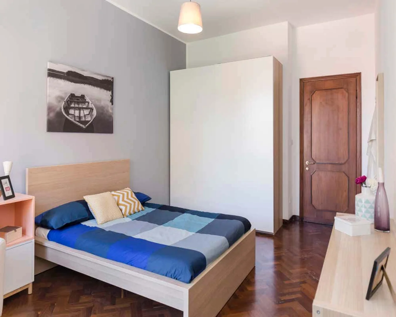 Quarto amigo do estudante em com comodidades modernas