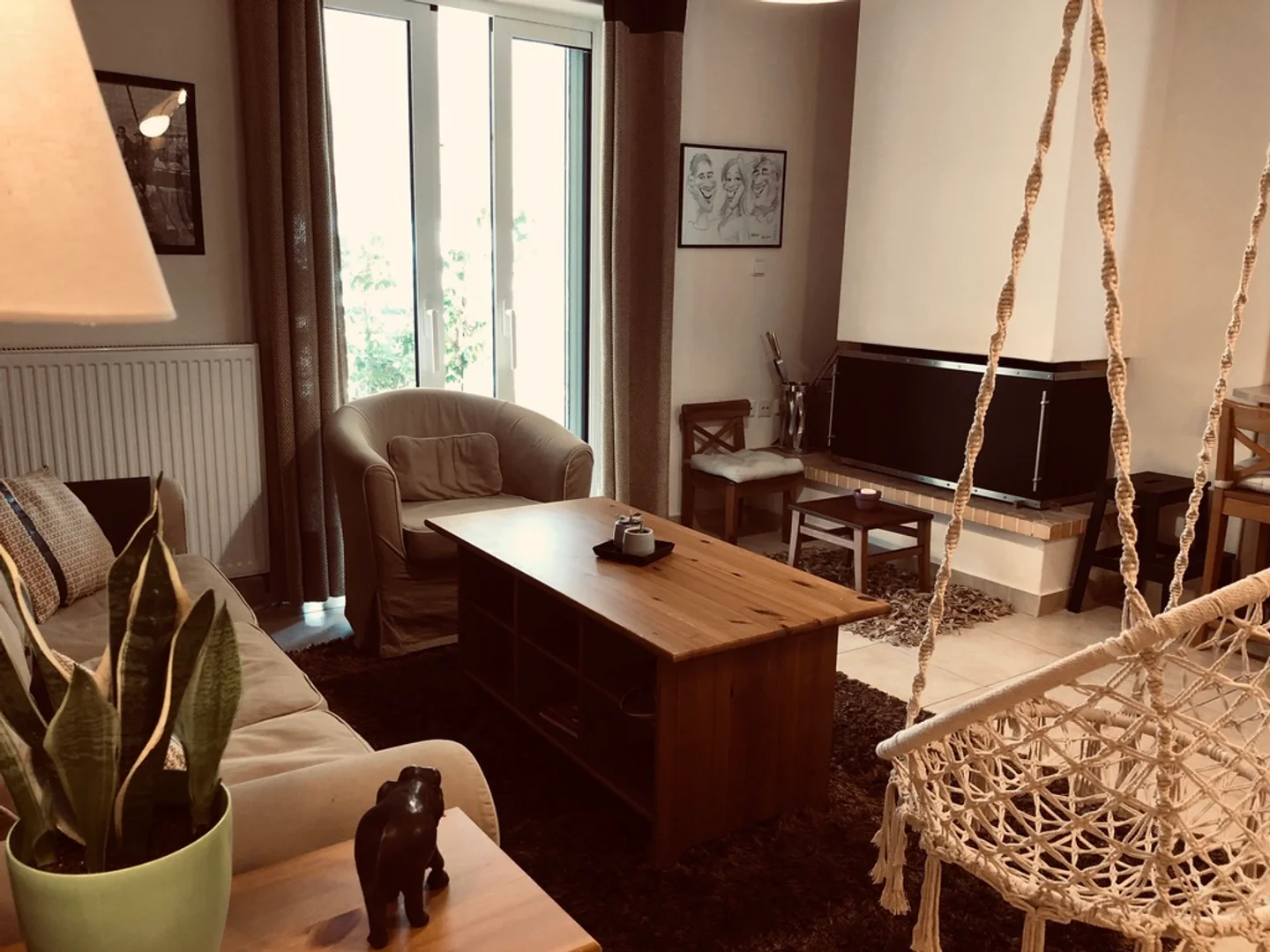 'da çalışma alanı ve ortak tesisler bulunan öğrenci odası