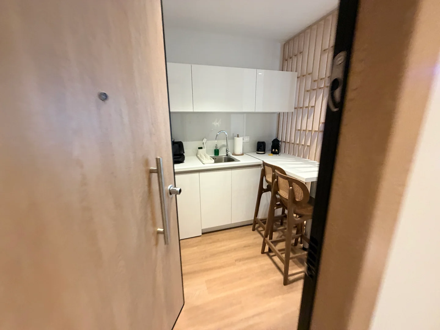 bölgesinde tam olanaklara sahip modern öğrenci stüdyosu