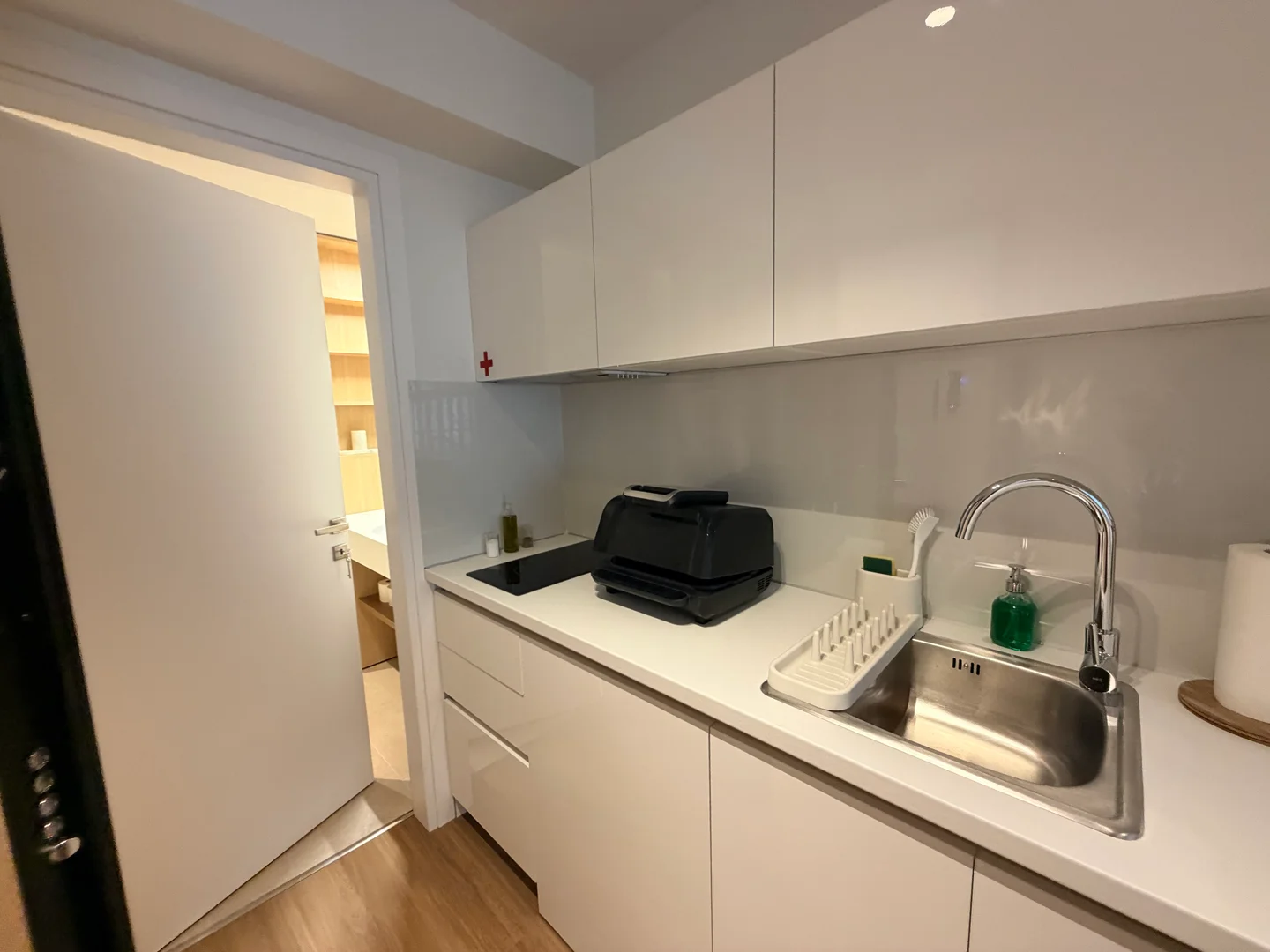'de etkili düzene sahip minimalist öğrenci stüdyosu