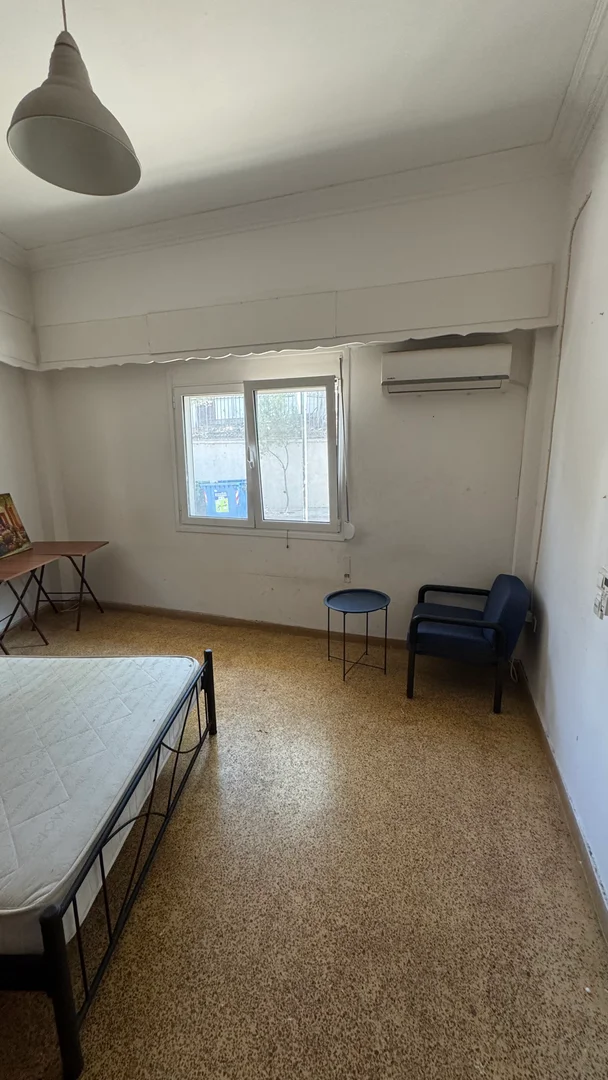 Zimmer in Studentenwohnung in  zu vermieten, voll möbliert