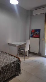 Habitación privada en Aetorrachis 10, Thessaloniki 546 40, Greece , Thessaloniki, , 546 40 Greece, imagen 1 de 10