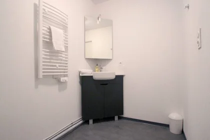Quarto privado em residência em Marseille, 13003, imagem 2 de 12