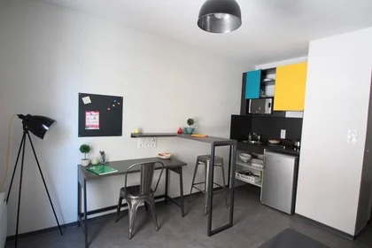 Quarto privado em residência em Marseille, 13003, imagem 7 de 12
