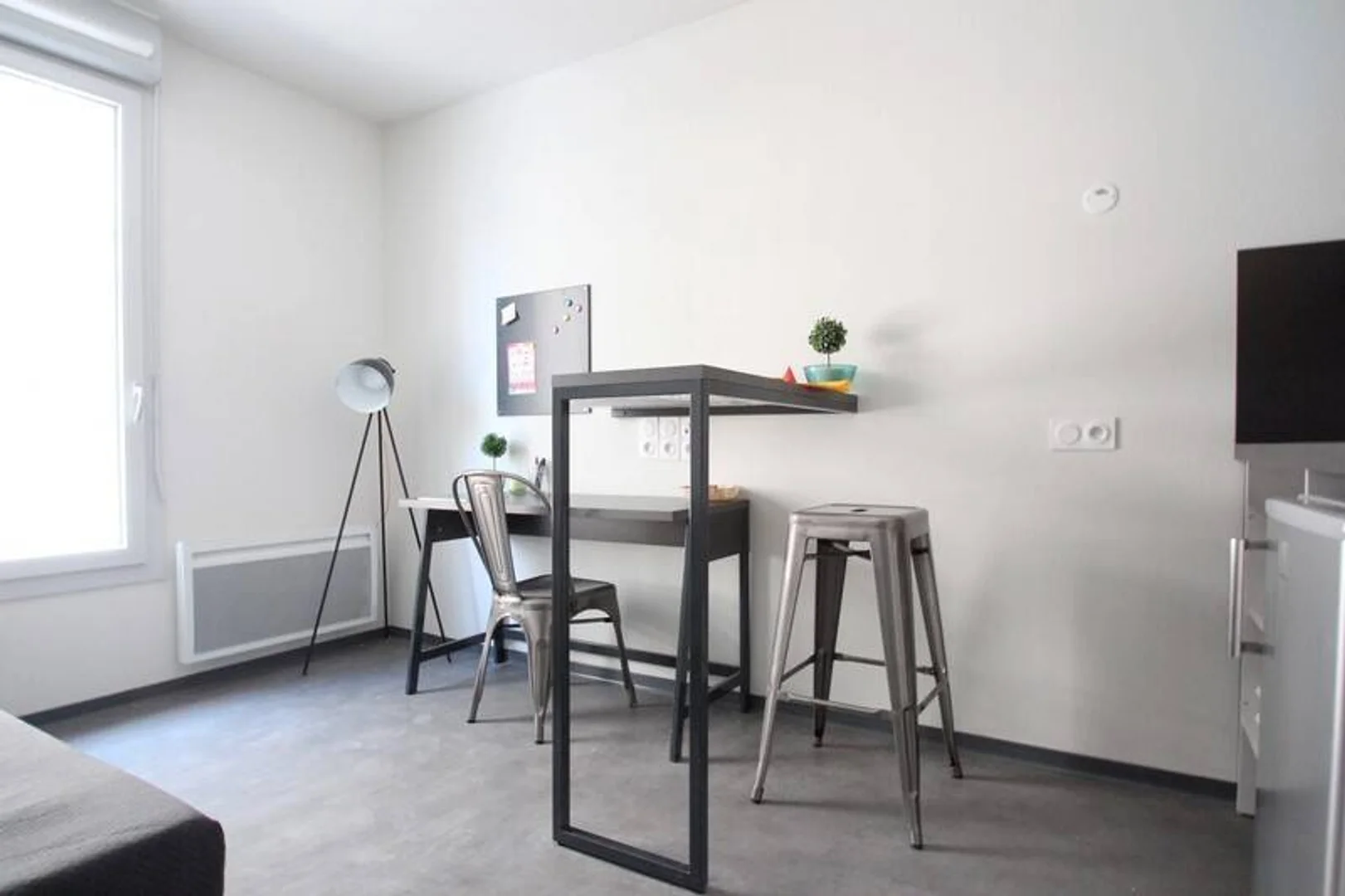 Habitación para estudiantes en  con modernas comodidades