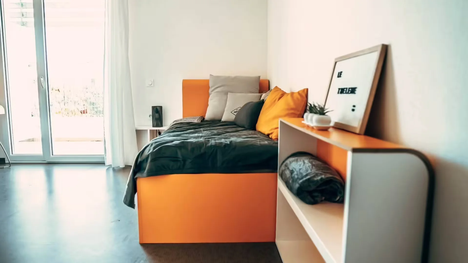 Helles und luftiges Studentenzimmer mit einfachem Zugang zur Universität in 