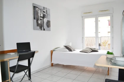 Renting rooms by the month in Aix-en-provence