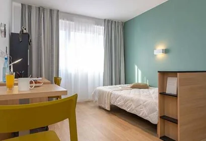 私人房间 在住宅内 在 Rennes, 35000, 21的图像1