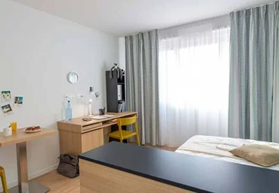 私人房间 在住宅内 在 Rennes, 35000, 21的图像4