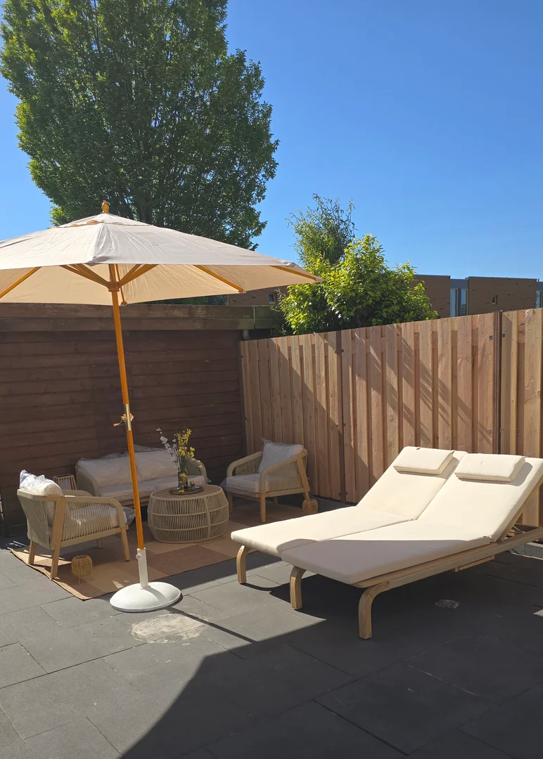 Chambre d'étudiant à  avec espace d'étude et installations communes