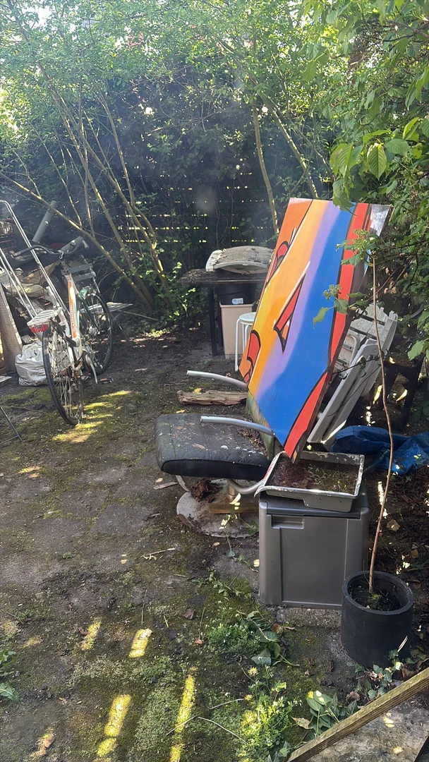 Pokój studencki w  z miejscem do nauki i wspólnymi udogodnieniami