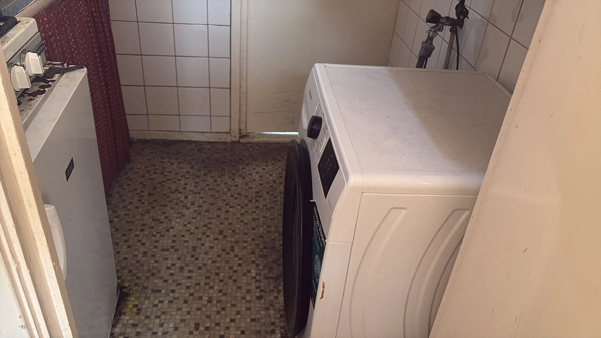 Jasny i przestronny pokój studencki z łatwym dostępem do uniwersytetu w 