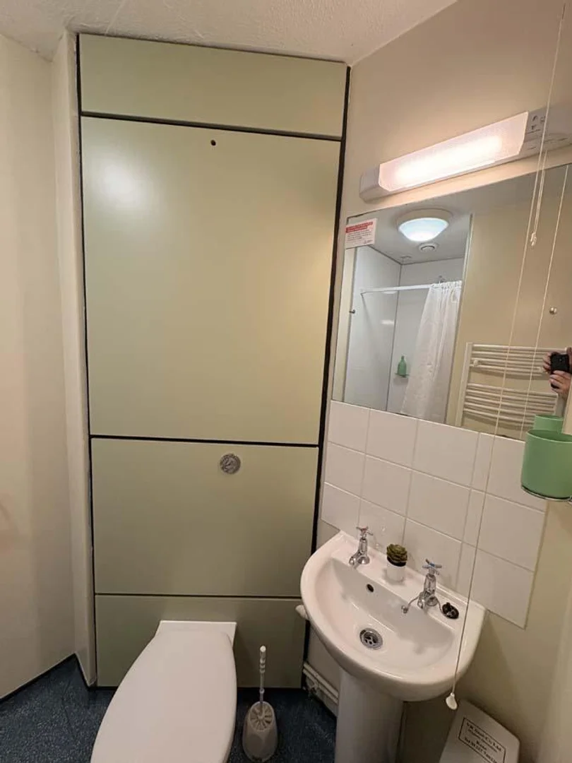 Habitación para estudiantes en  con modernas comodidades