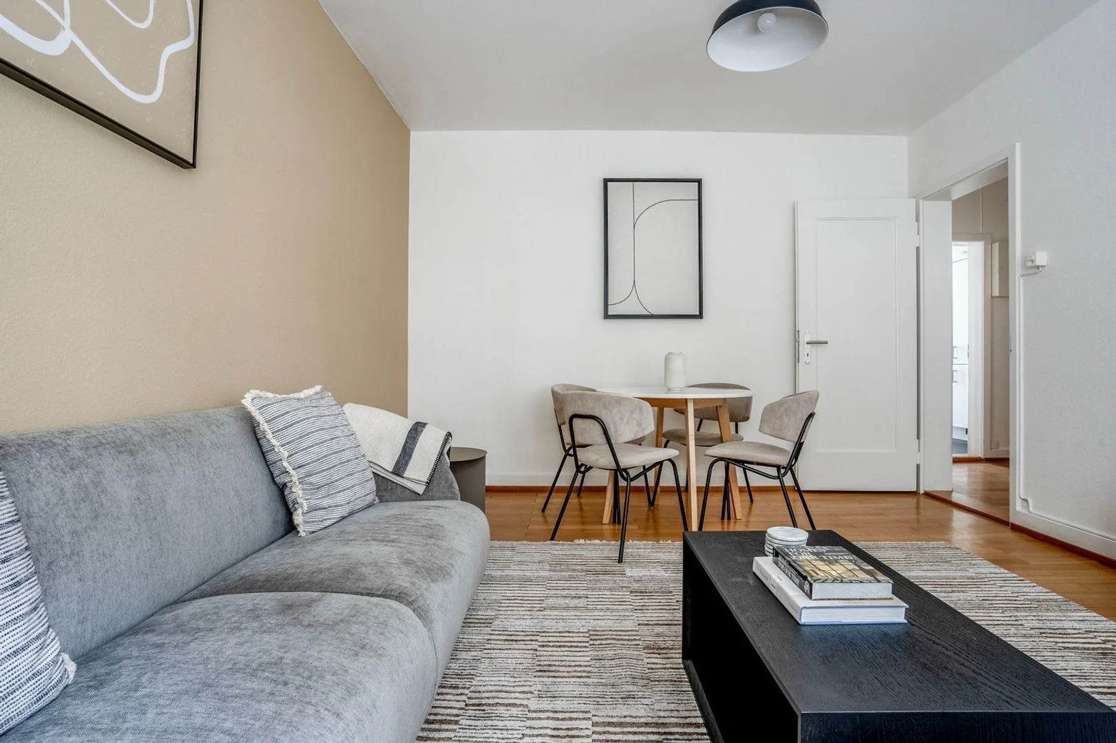 Comfortable and spacious student room in 