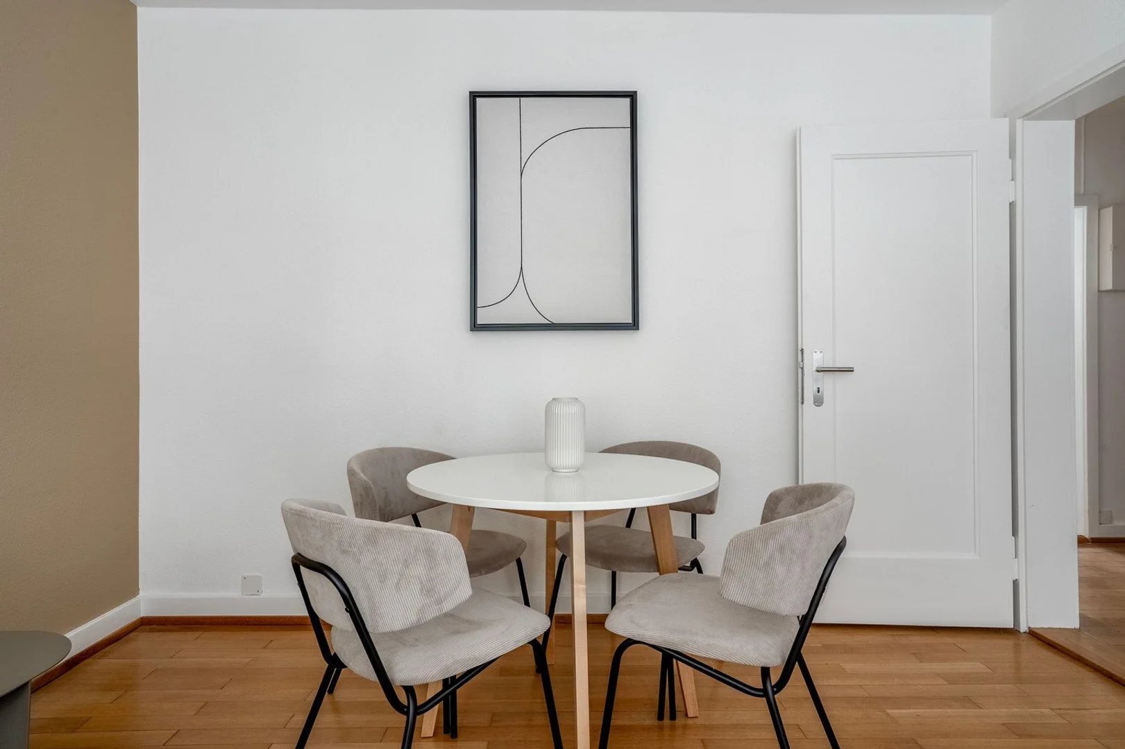 Room for rent in student apartment in , fully furnished