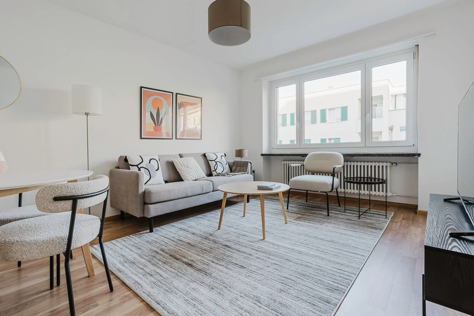 Chambre d'étudiant à  avec espace d'étude et installations communes
