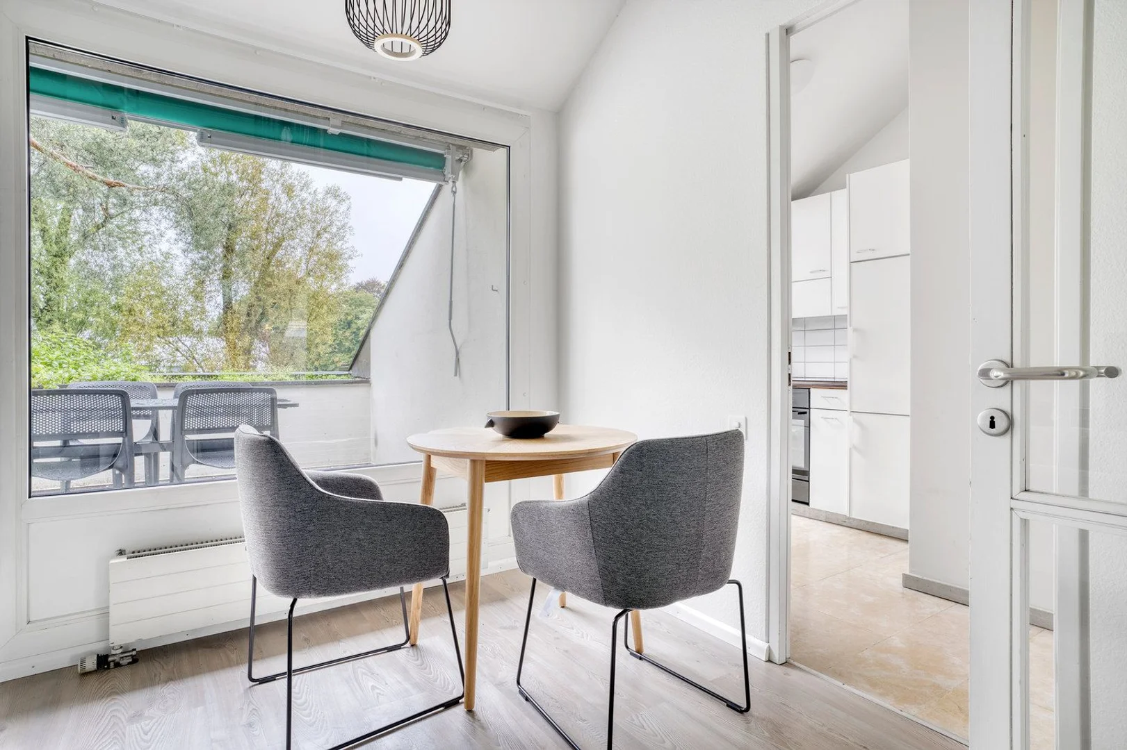 Quarto de estudante económico com localização conveniente em 