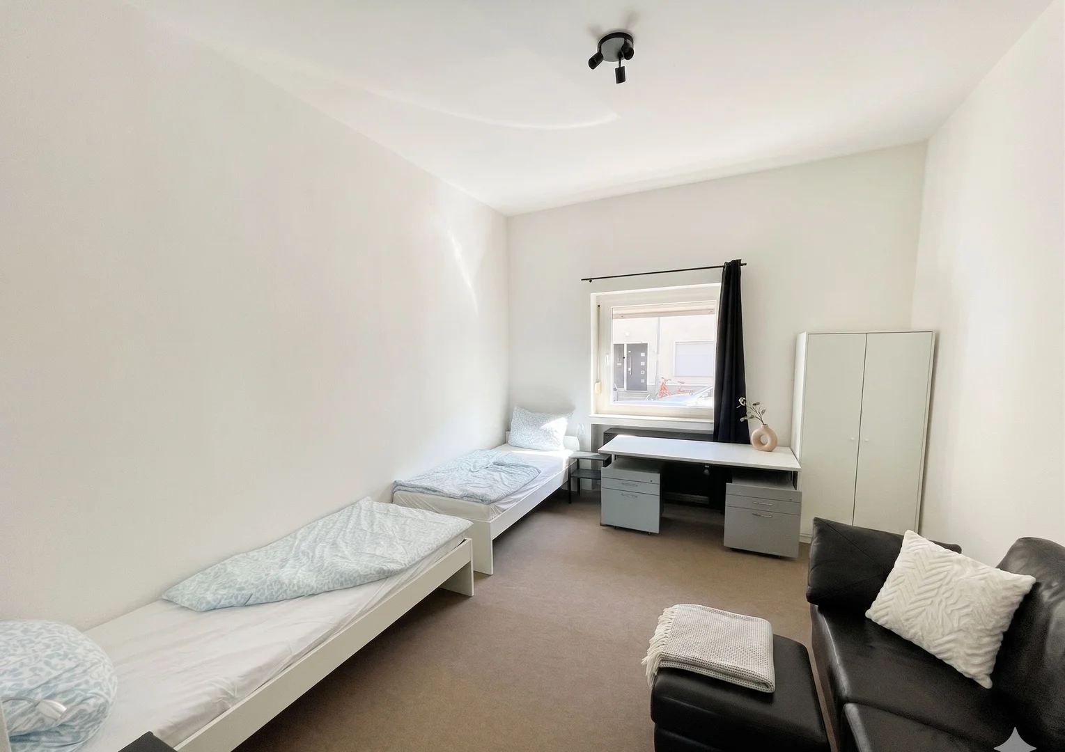 Cozy room for students available in 