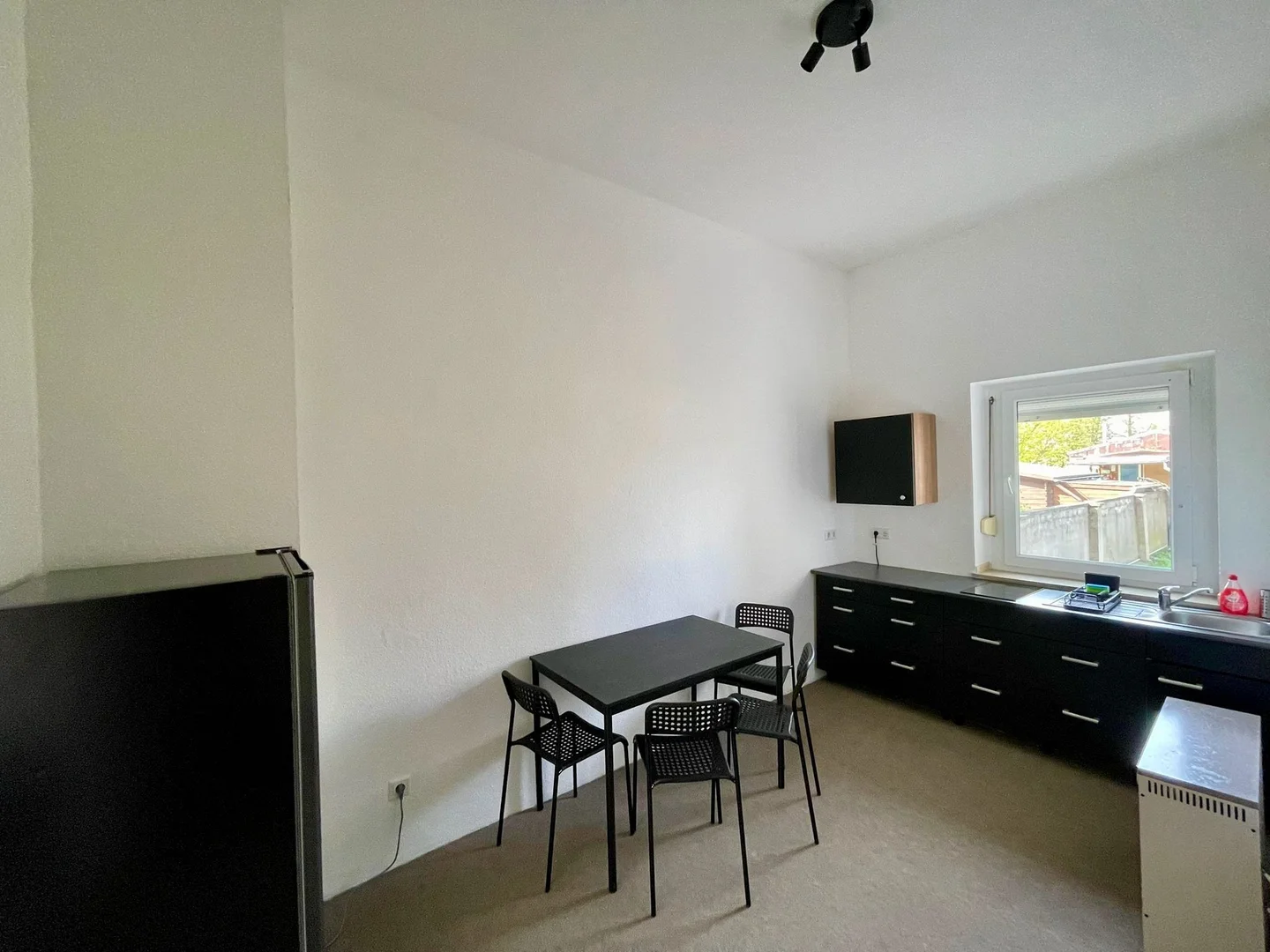 Comfortable and spacious student room in 