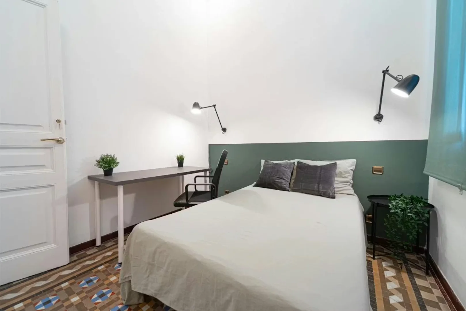 Habitación en apartamento estudiantil en alquiler en , completamente amueblado