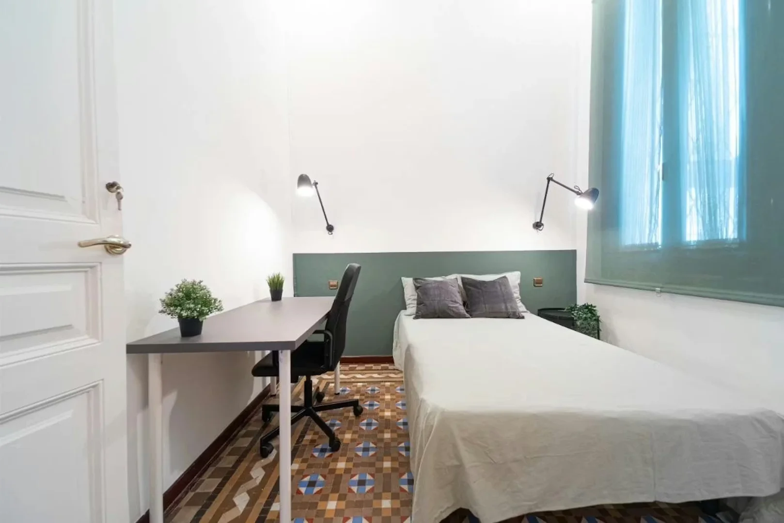 Habitación asequible para estudiantes con buena iluminación en 