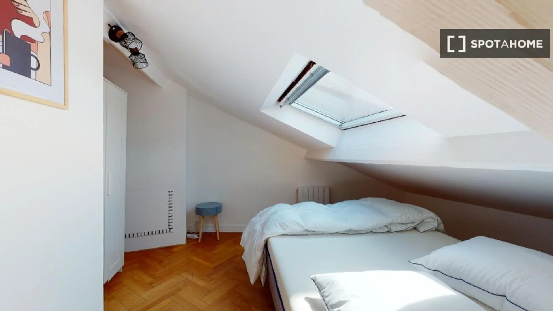 Habitación estudiantil económica cerca del campus en 