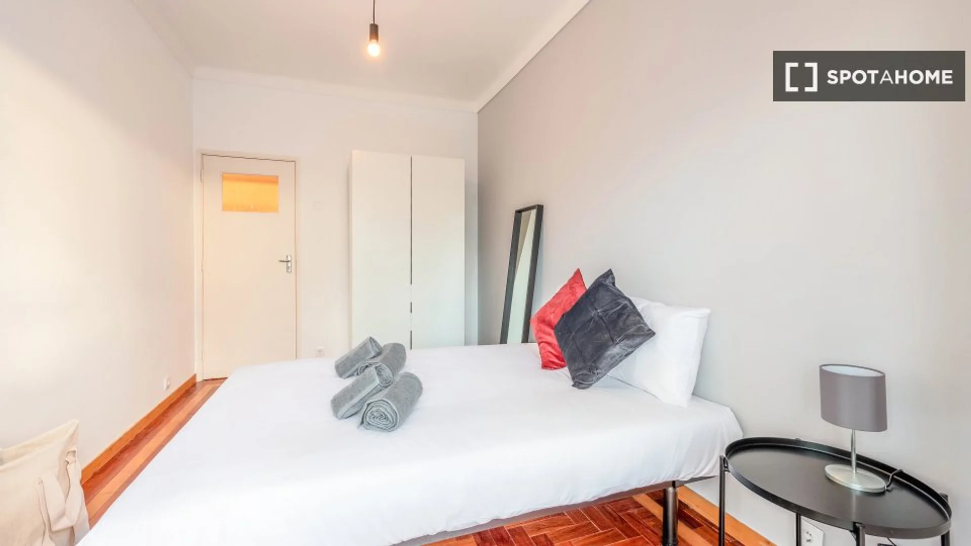 Confortevole e spaziosa stanza per studenti in 