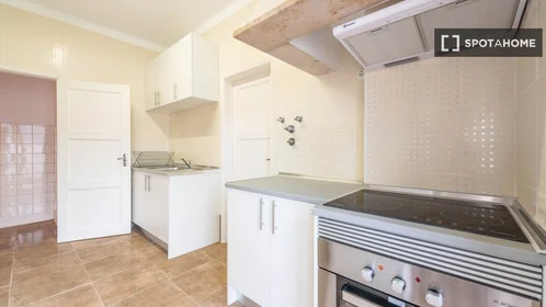 Privatzimmer in der Alameda das Linhas de Torres, bild 10 von 19