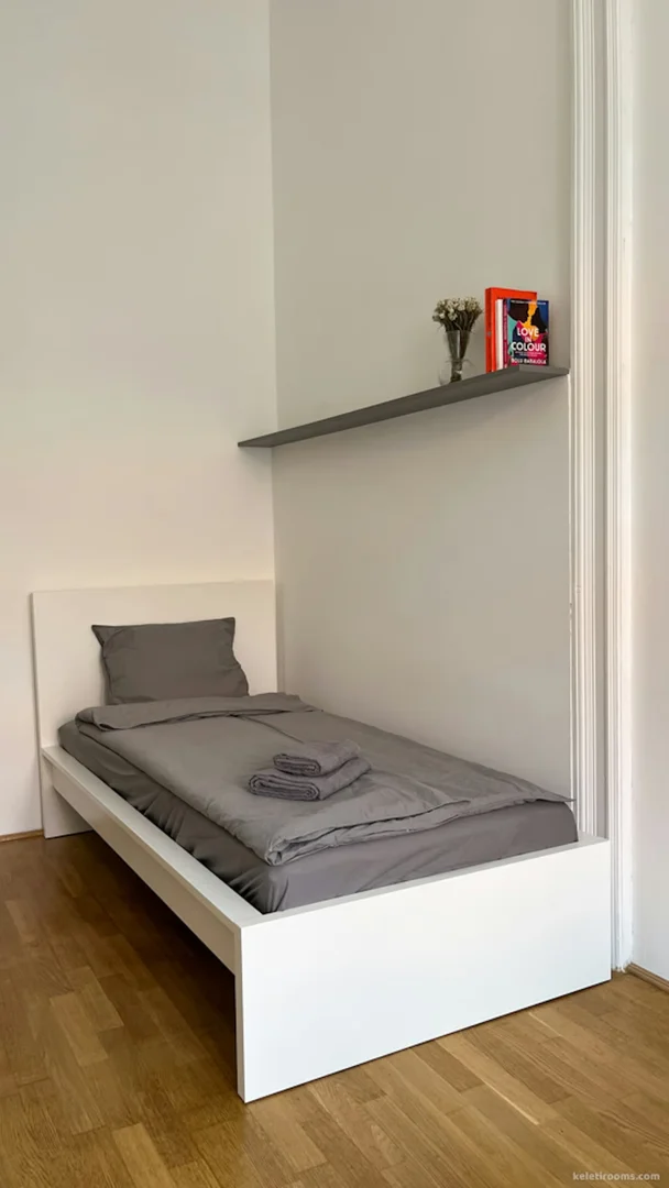 Quarto para alugar em apartamento de estudantes em , totalmente mobilado