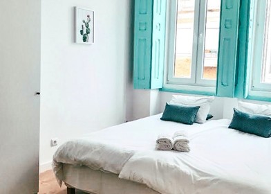 Quarto para alugar com cama de casal em Porto