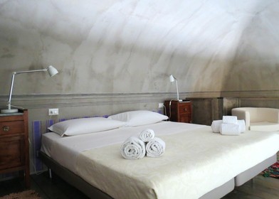 Cheap shared room in Catania