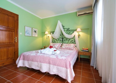Renting rooms by the month in Rethymno