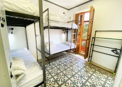 Luminosa stanza condivisa in affitto a Granada