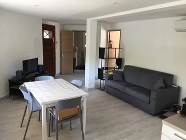Private room at Cannes, 06150, image 1 of 8