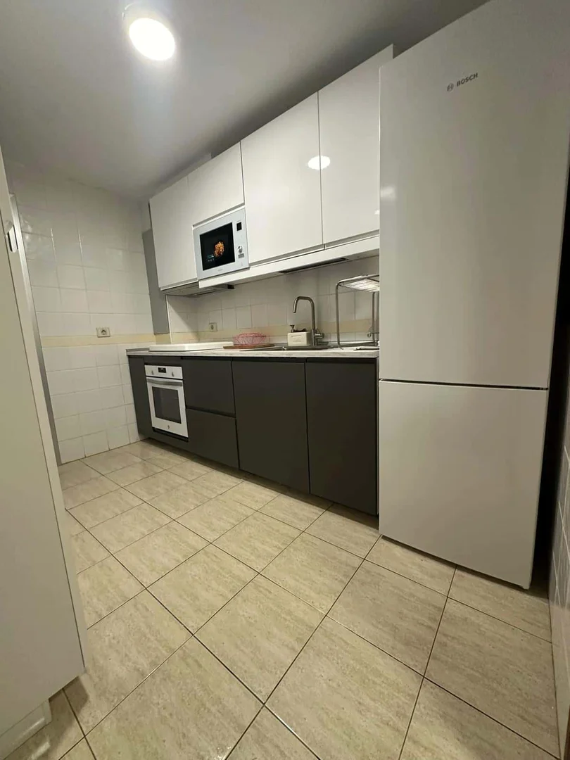 Quarto de estudante económico perto do campus em 