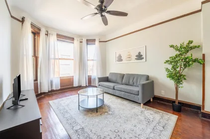 Habitación privada en #1608: Uptown Chicago 60640, imagen 1 de 10