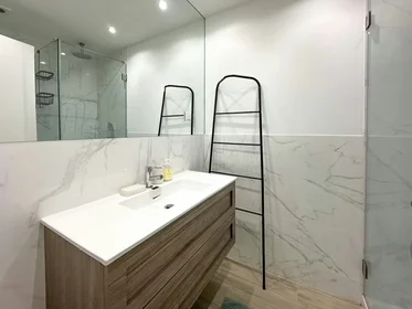 Toda a acomodação em Travessa de Santa Quitéria, Lisbon, imagem 3 de 9