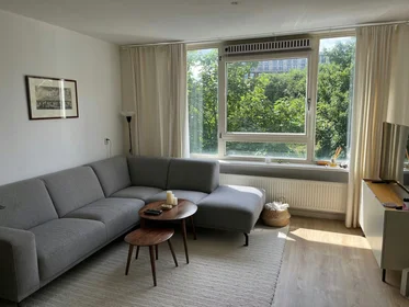Logement entier à Tugelaweg, Amsterdam-Oost, image 1 de 10