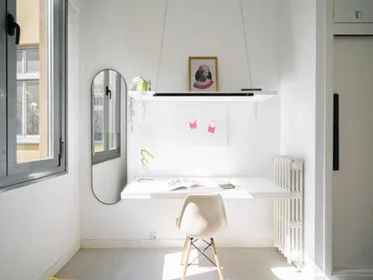 Stanza privata in residence in Calle de San Lorenzo, immagine 9 di 20