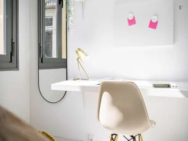 Stanza privata in residence in Calle de San Lorenzo, immagine 10 di 20