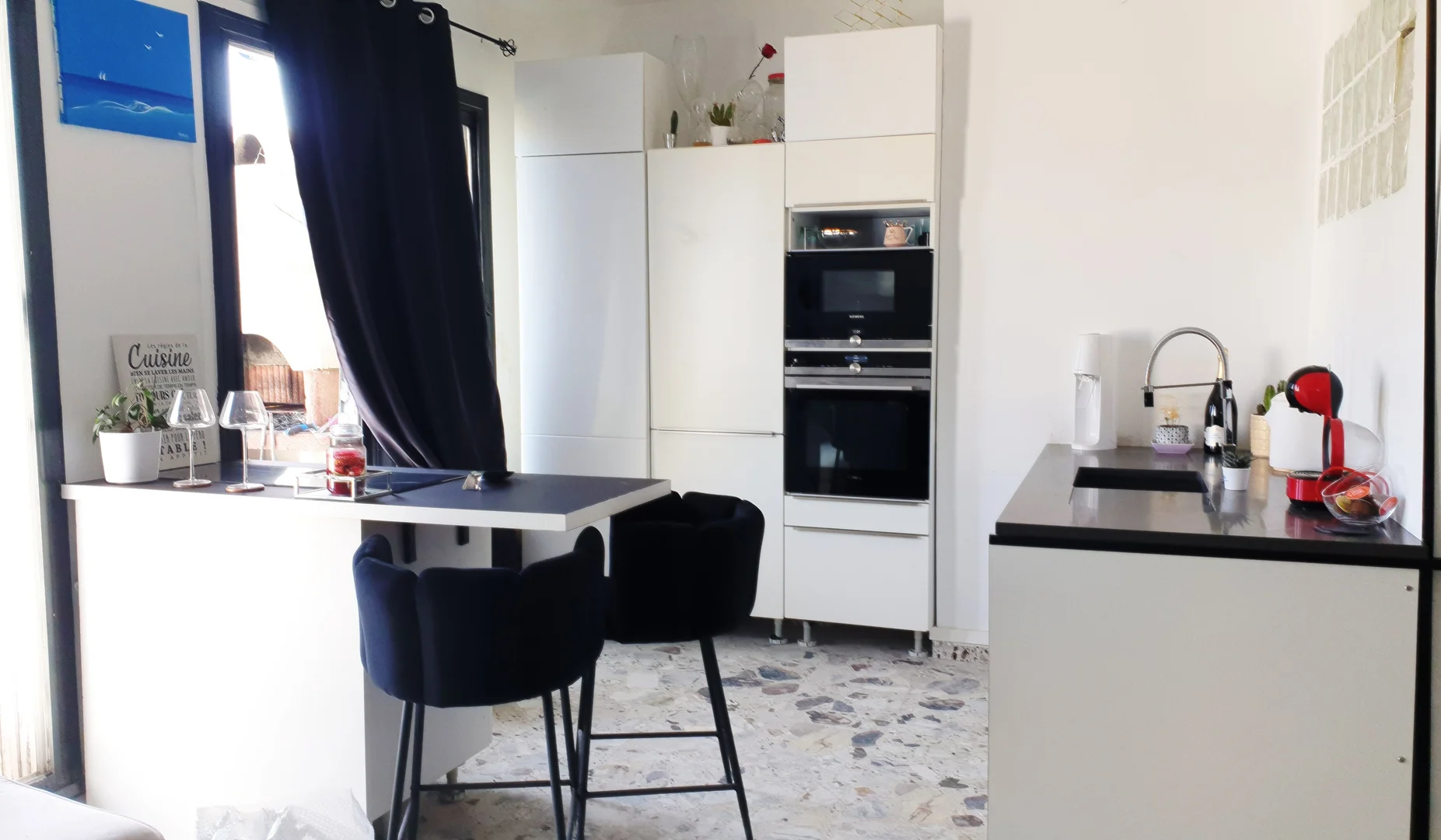 Room for rent in student apartment in , fully furnished