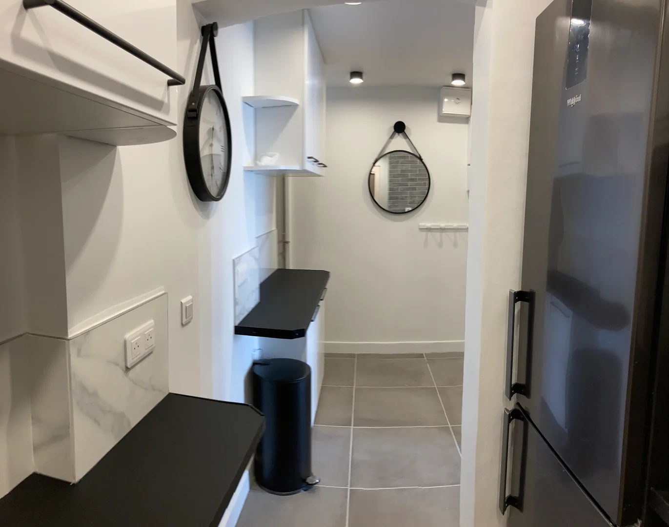 'de öğrenci dairesinde, tamamen mobilyalı kiralık oda