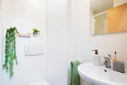 私人房间 在住宅内 在 RAHERE COURT, Toby Ln, London E1 4DW, United Kingdom, 20的图像3