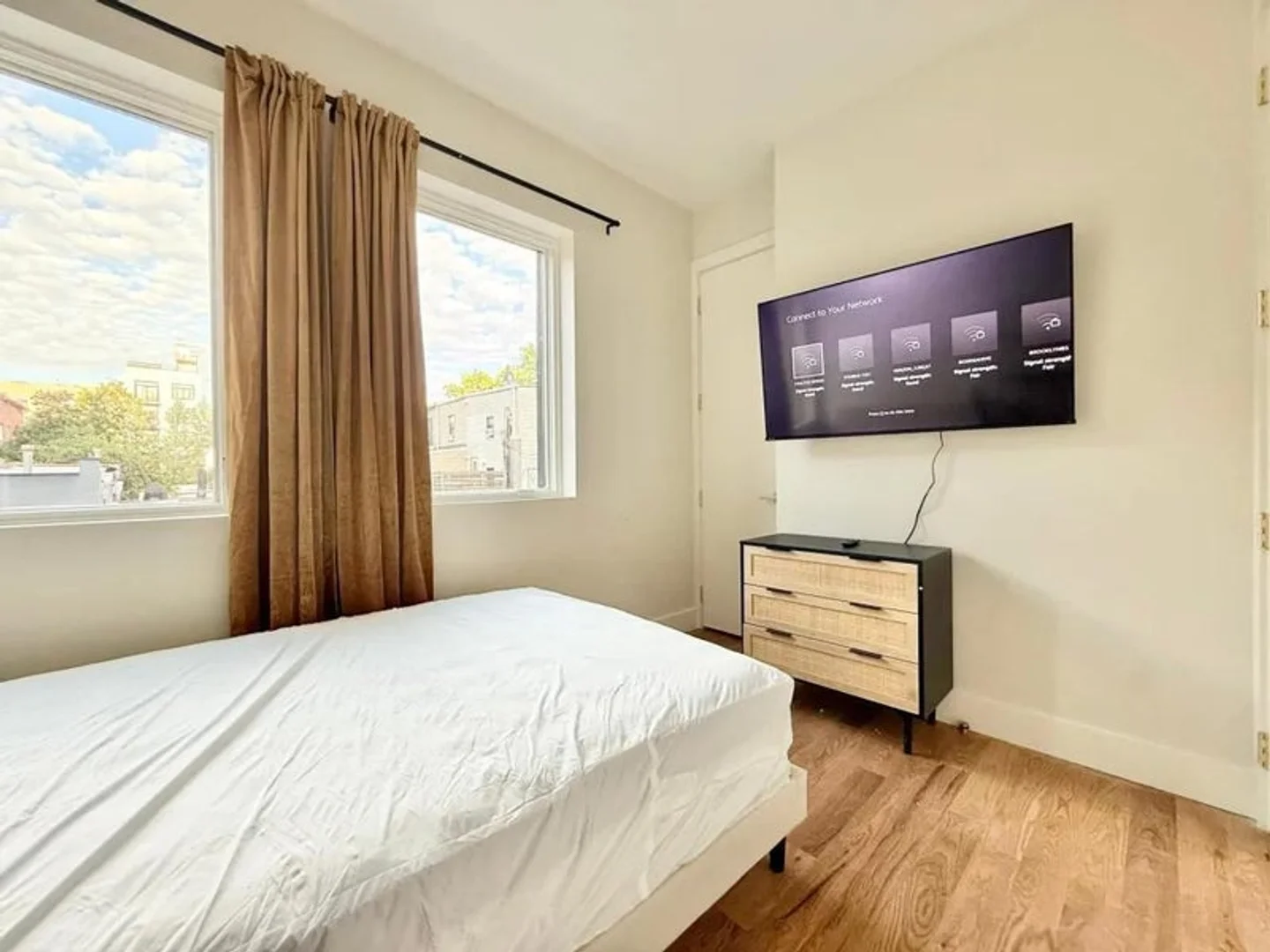980 Kent Avenue, 2B, Bedford-Stuyvesant, Brooklyn, NY, 11205
